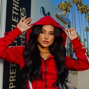 Becky G Red Top, Pretty little Things